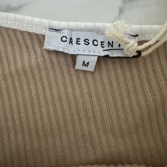 Crescent one shoulder top tan and white size medium - Picture 3 of 4